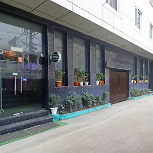 Smart Plaza Hotel-at Airport Hotel New Delhi